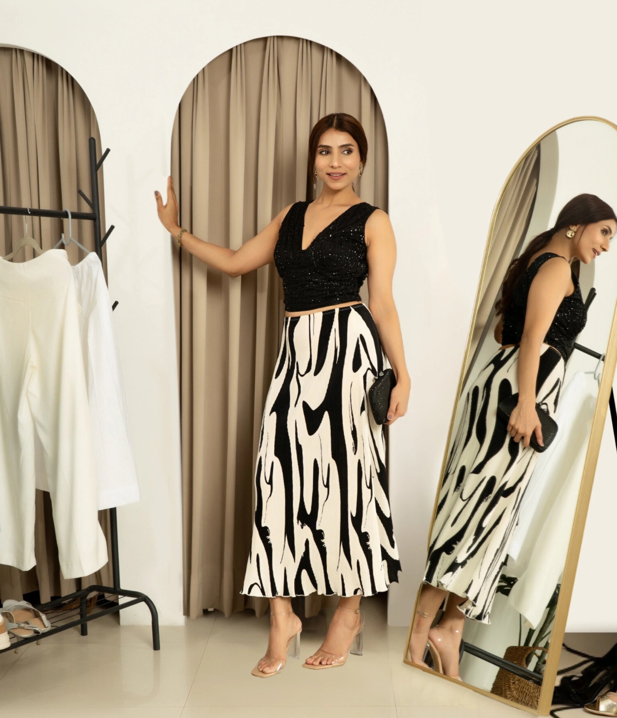 Women’s black party wear fancy crop top with inbuilt bra.
